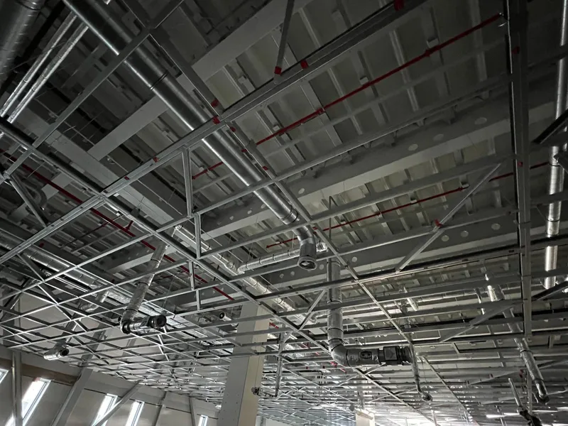 Constructief staalframe plafond ASML