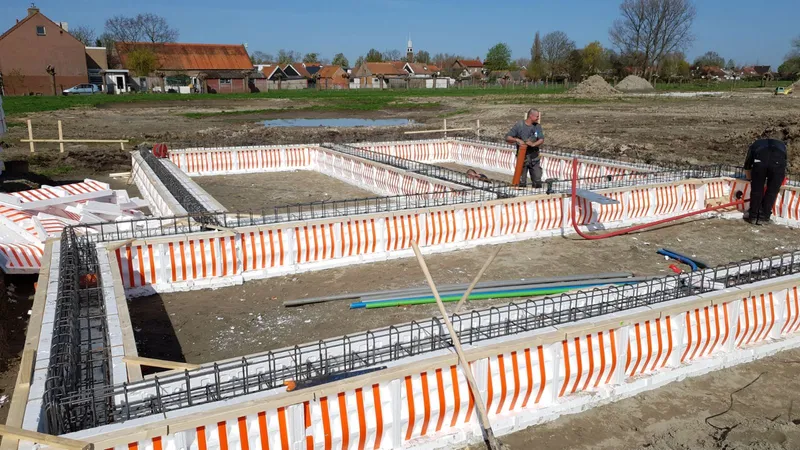 Kortgene vakantiewoning fundering Kortgene vakantiewoning zwembad staalframebouw